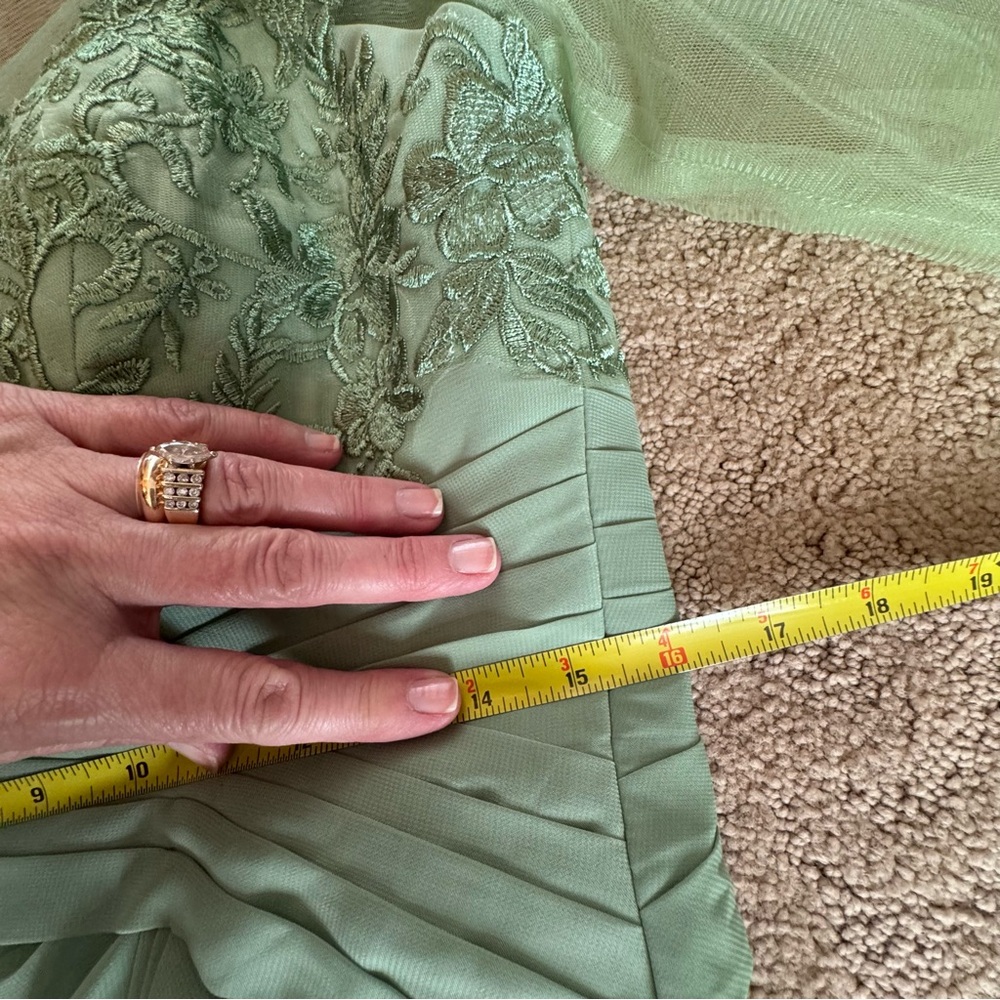 Miss Veil mint green lace and chiffon floor-length formal gown size 12 - Picture 15 of 16